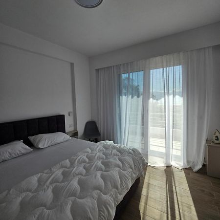 Sea & Sun Apartment Вльора Екстер'єр фото
